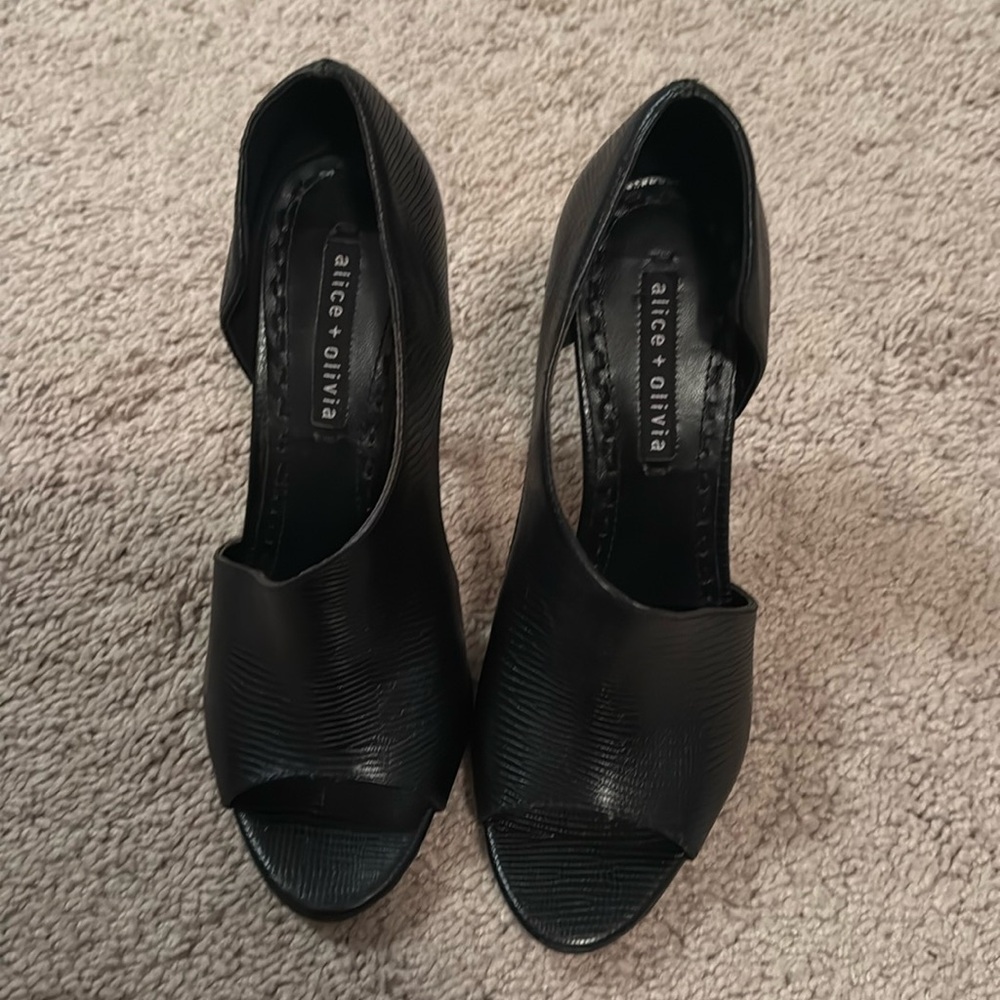 Alice + Olivia Women's Black Courts Size 39